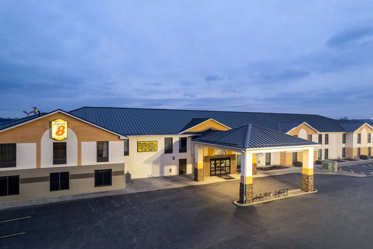 Super 8 by Wyndham Shepherdsville / Louisville South I65 3/32