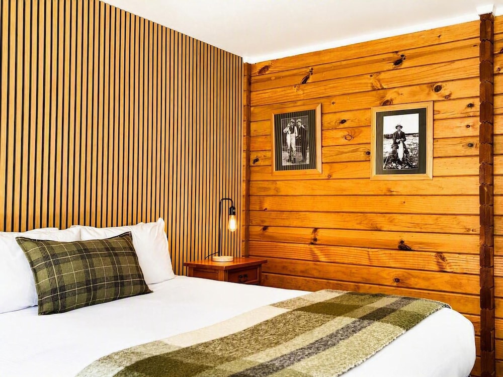 Tongariro Lodge 24/75