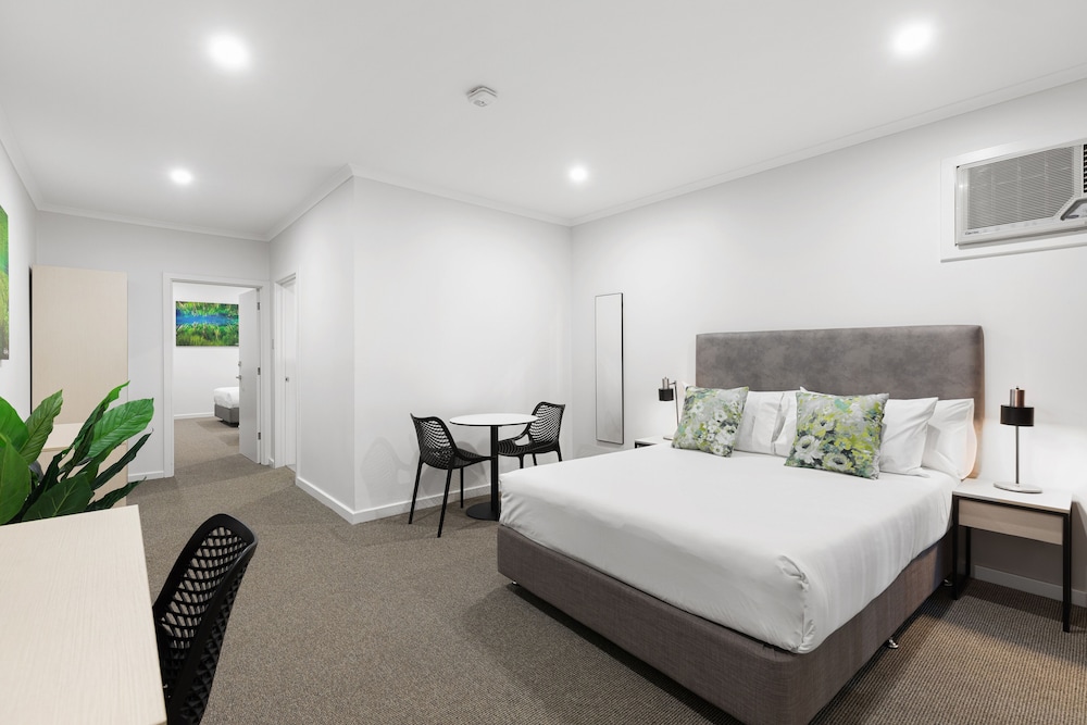 Presidential Motel 18/72