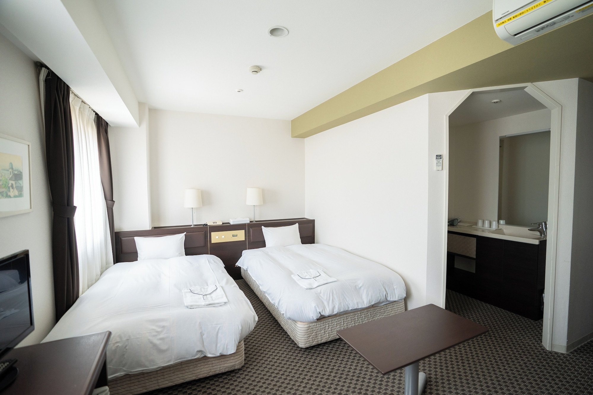 SUPERIOR, TWIN BEDS, SMOKING