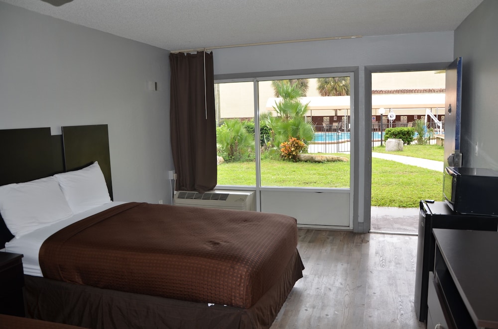 Rodeway Inn Sun City Center 35/46