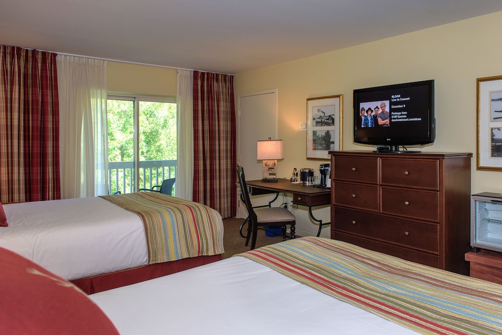 Pavilion, 2 Queen Beds, Resort View