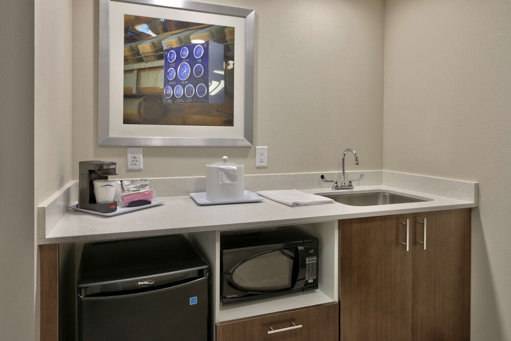 Hampton Inn and Suites Artesia 44/46