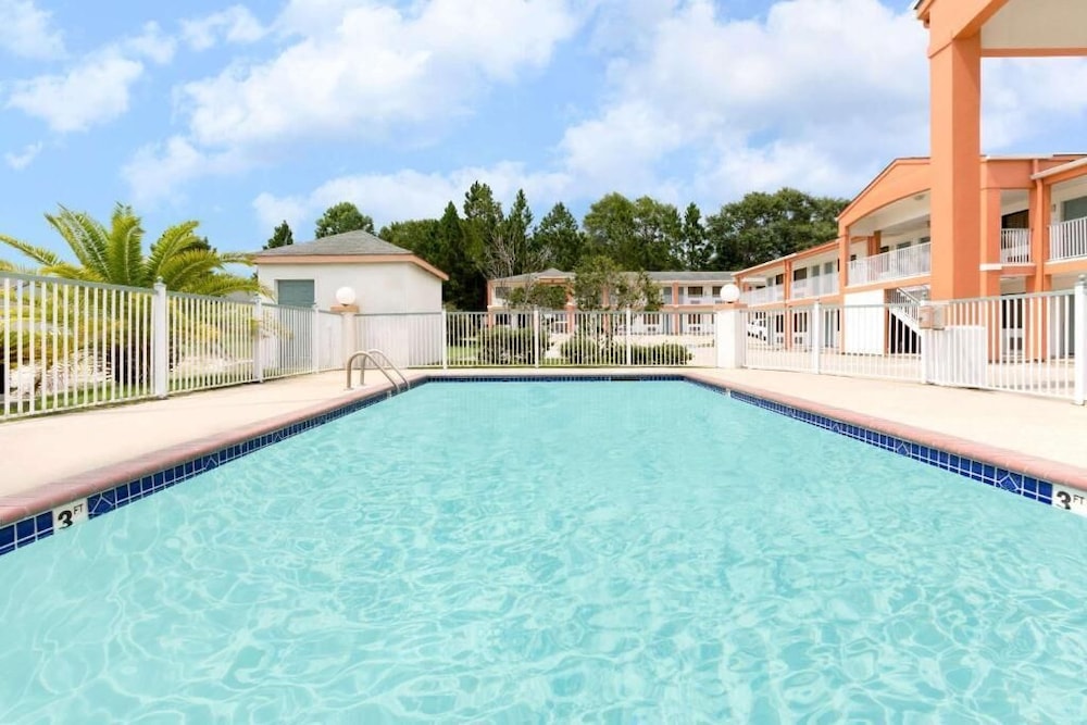 Super 8 By Wyndham Ocean Springs Biloxi 5/43