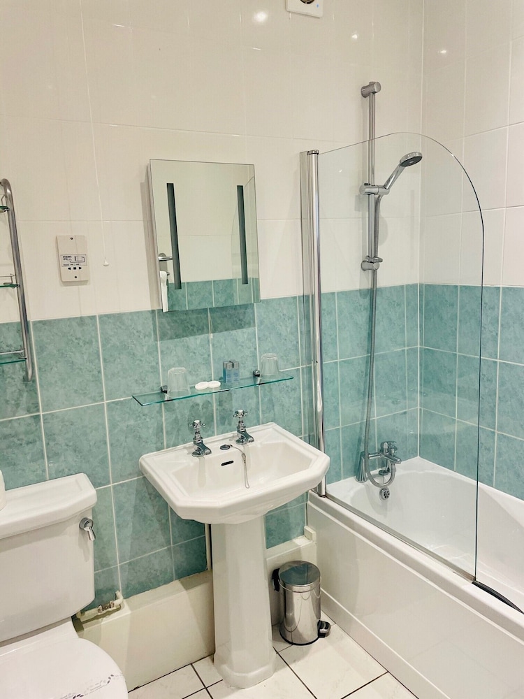 The Ebury Hotel 37/46