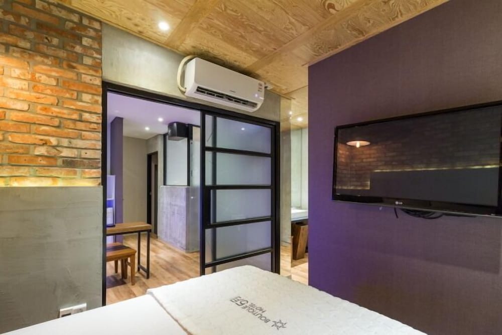 Boutique Hotel May 15/35