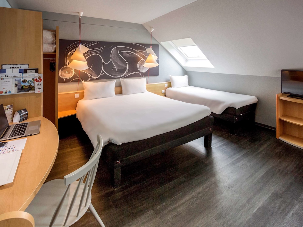 IBIS CHERBOURG LA GLACERIE 33/77