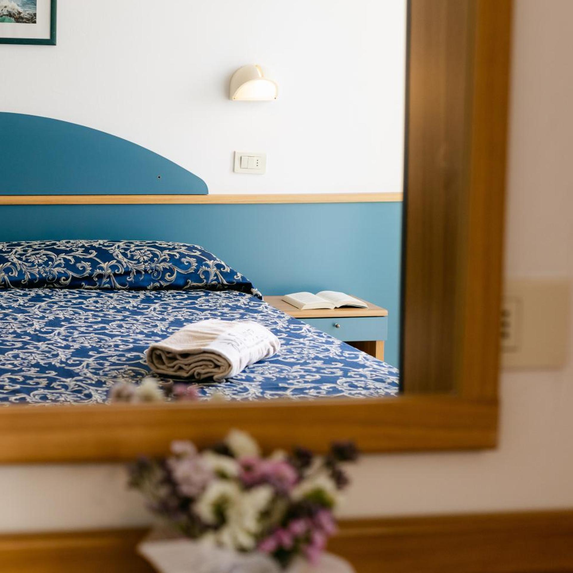 Hotel Golf 8/50