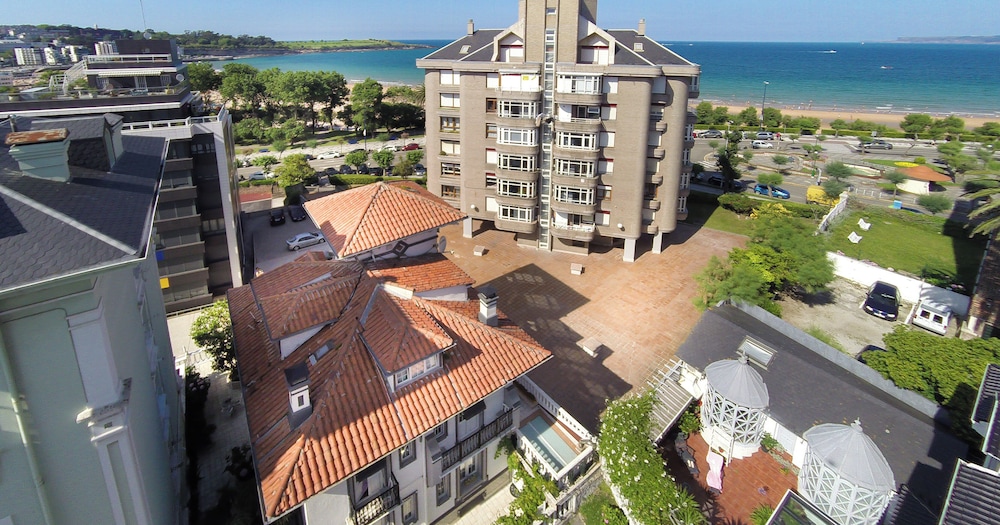 Las Brisas Hotel 4/50