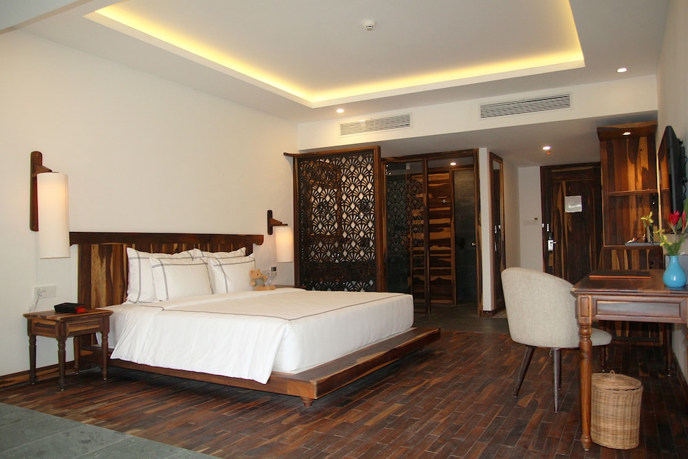 غرفة بسرير كينج بشرفة، Alibu Resort 2/4