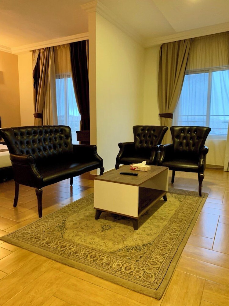 Ream Hotel 35/50