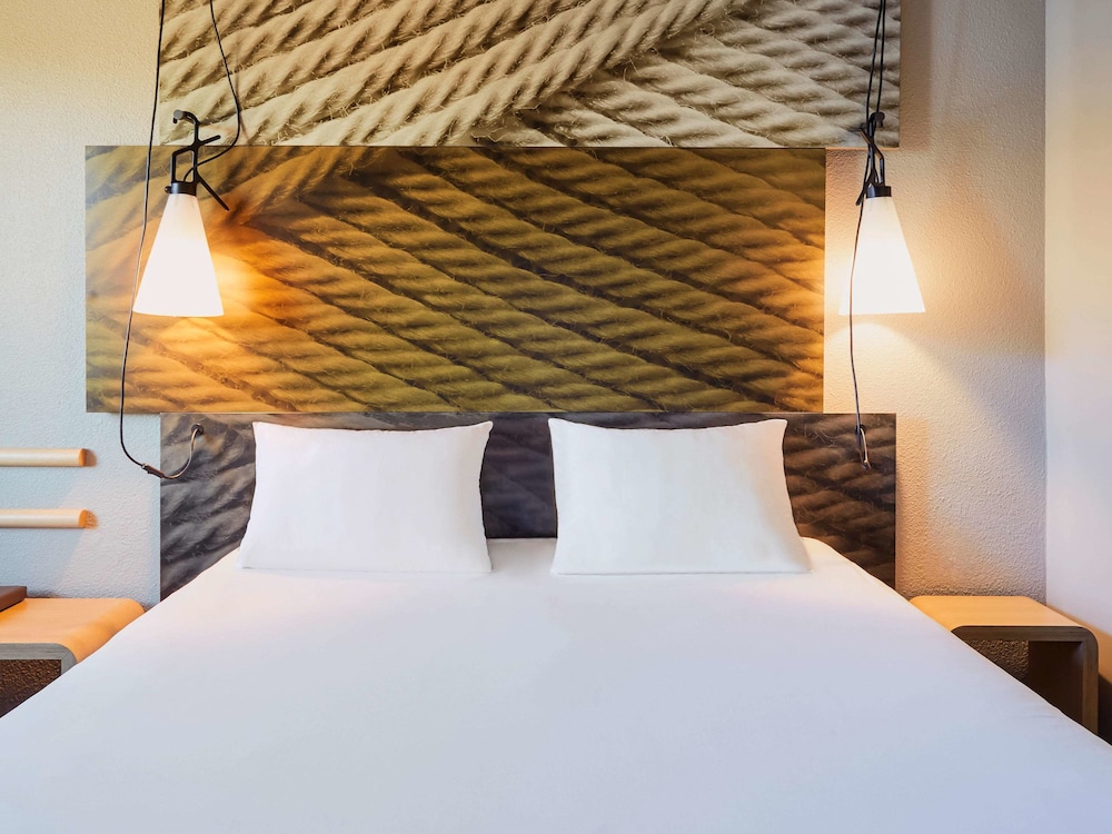 Ibis La Ciotat 17/74