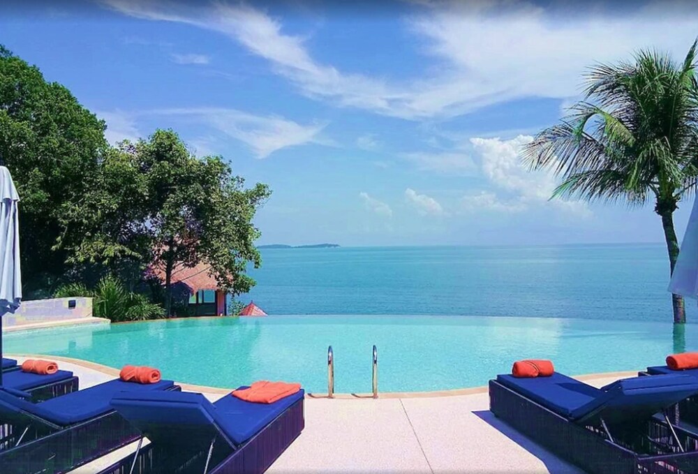 Coral Cliff Beach Resort 63/70