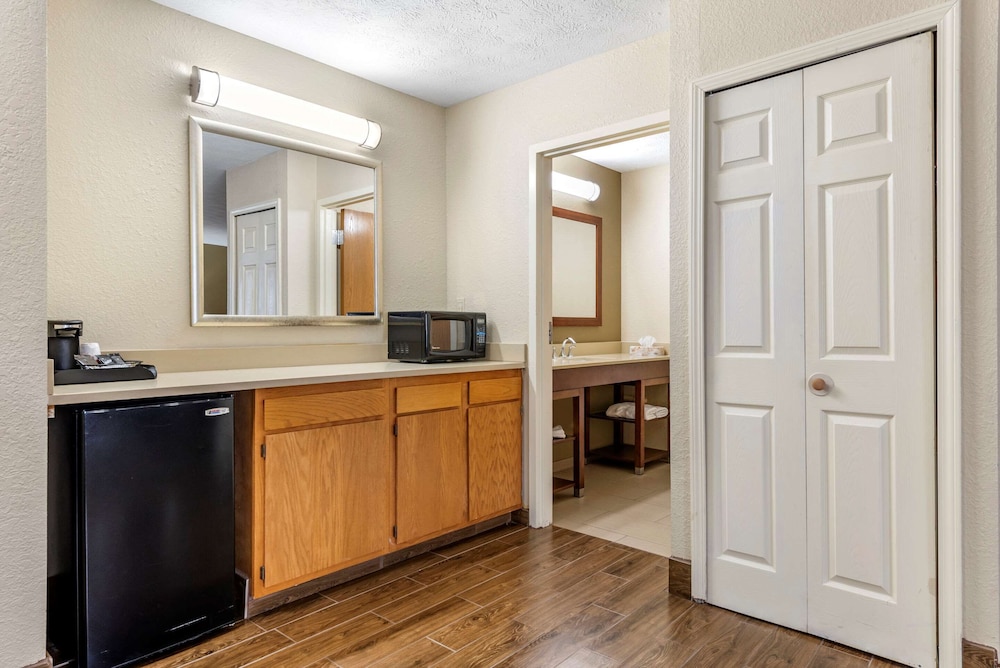 Comfort Inn & Suites Cincinnati Eastgate 11/40