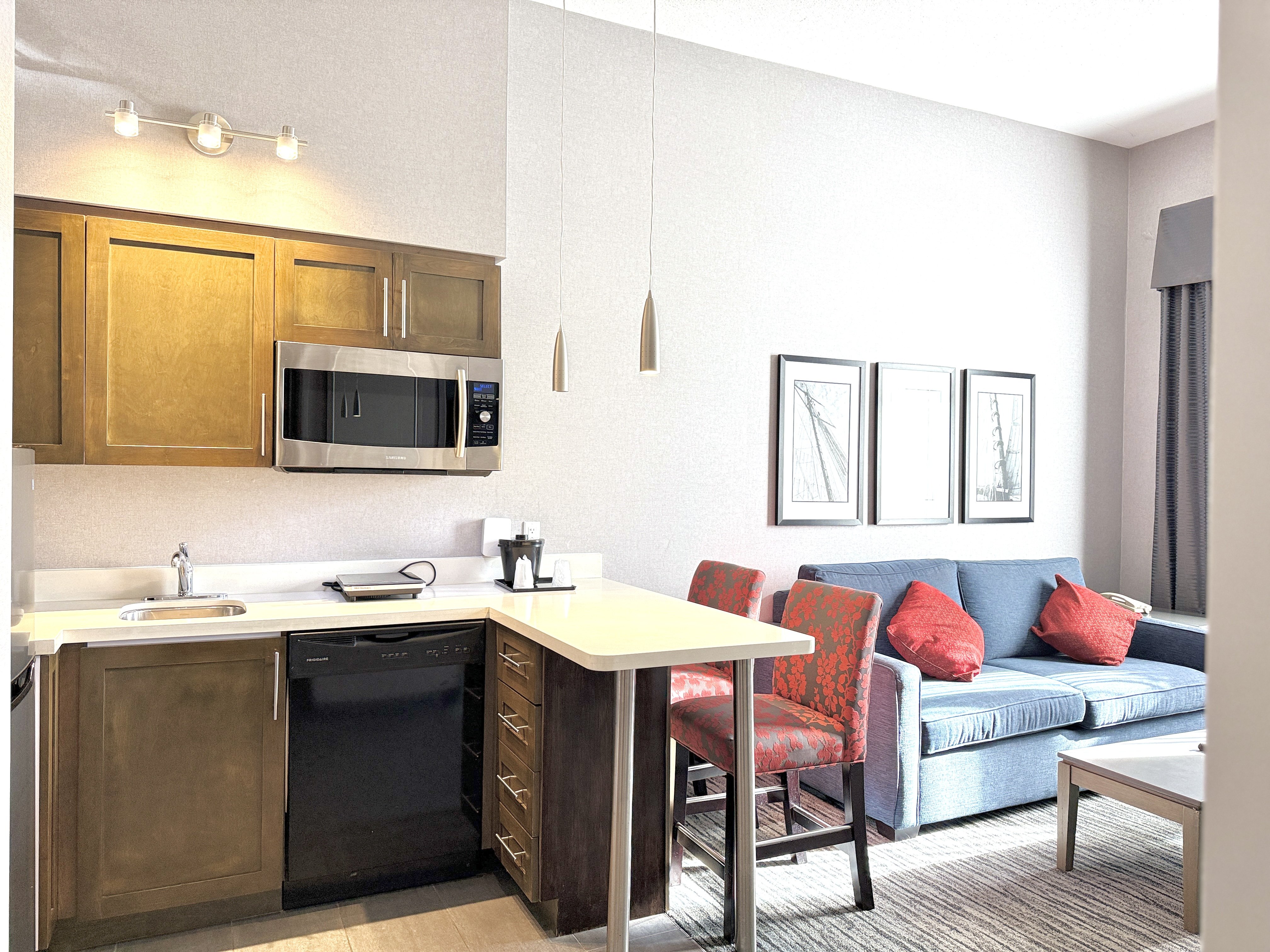 Holiday Inn Express Suites Riverport 59/76