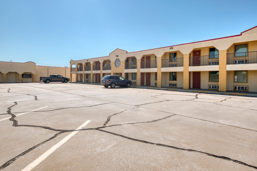 Red Roof Inn Shamrock 4/17