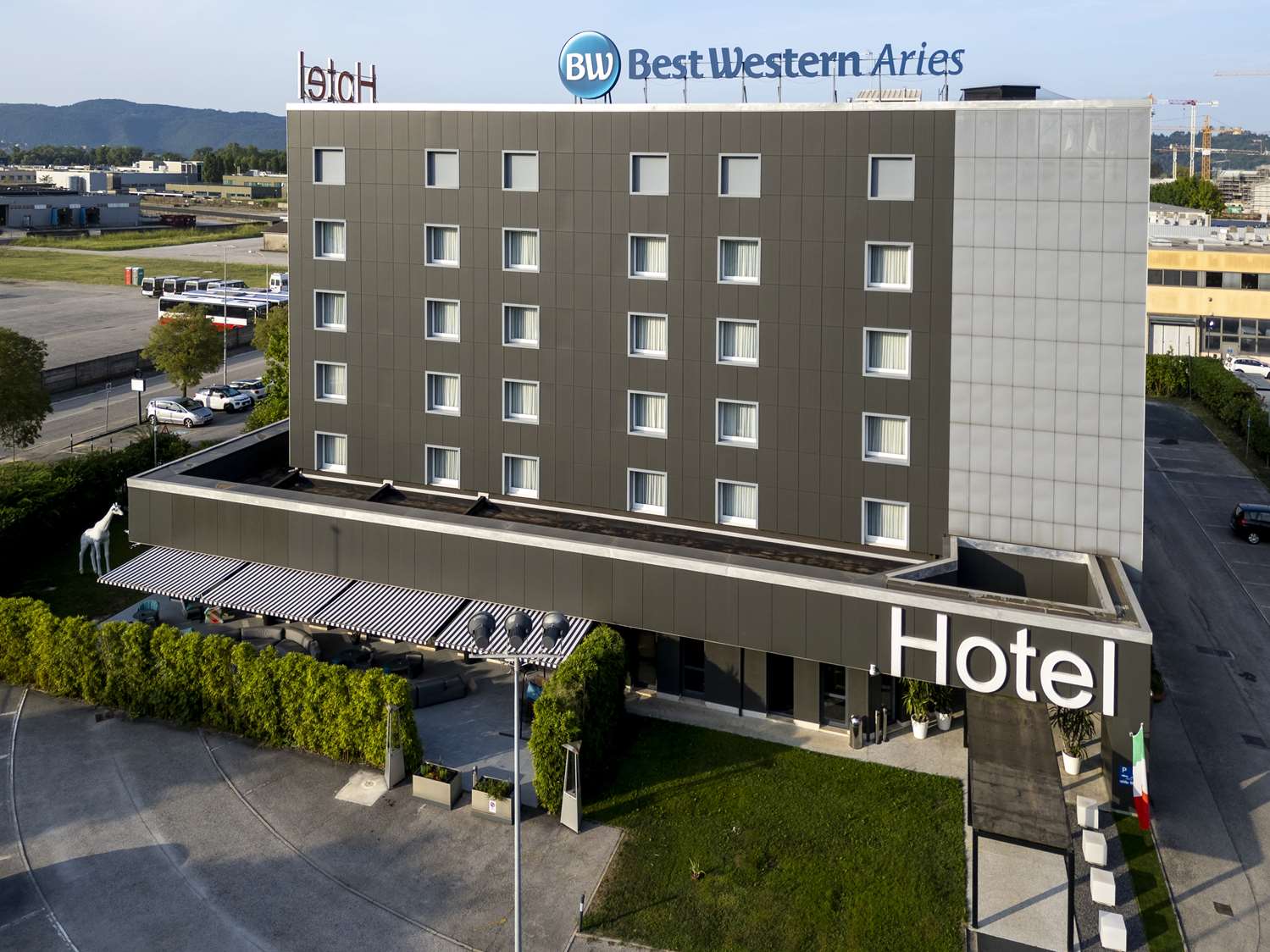 The Aries Grand Boutique Hotel 2/37