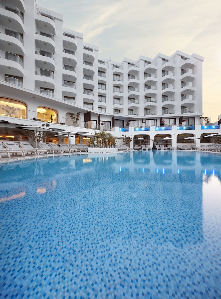 Lalila Blue Suites 13/73