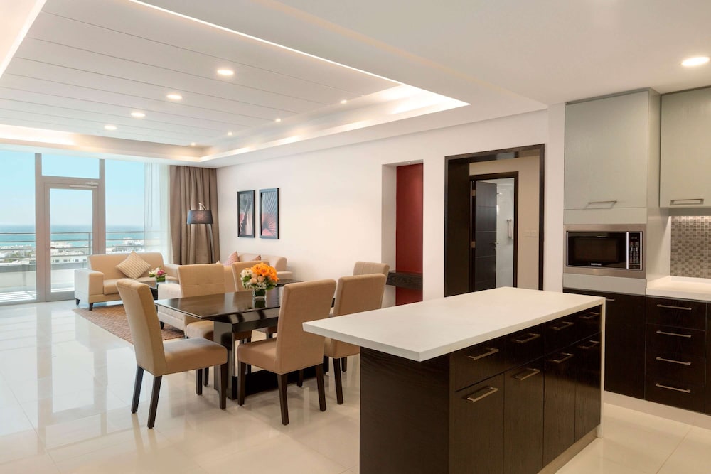 Ramada Hotel & Suites by Wyndham Amwaj Islands Manama 50/61