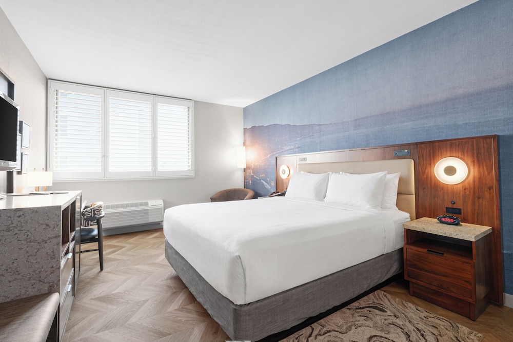 Gateway Hotel Santa Monica 32/65