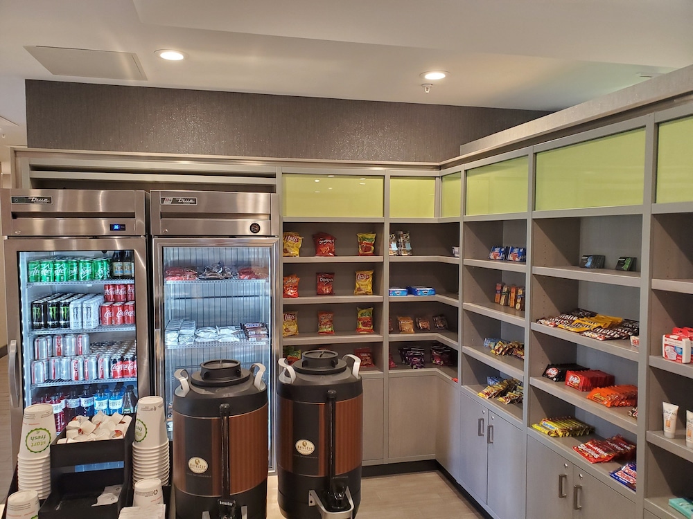 Holiday Inn Hotel Suites Decatur 58/69