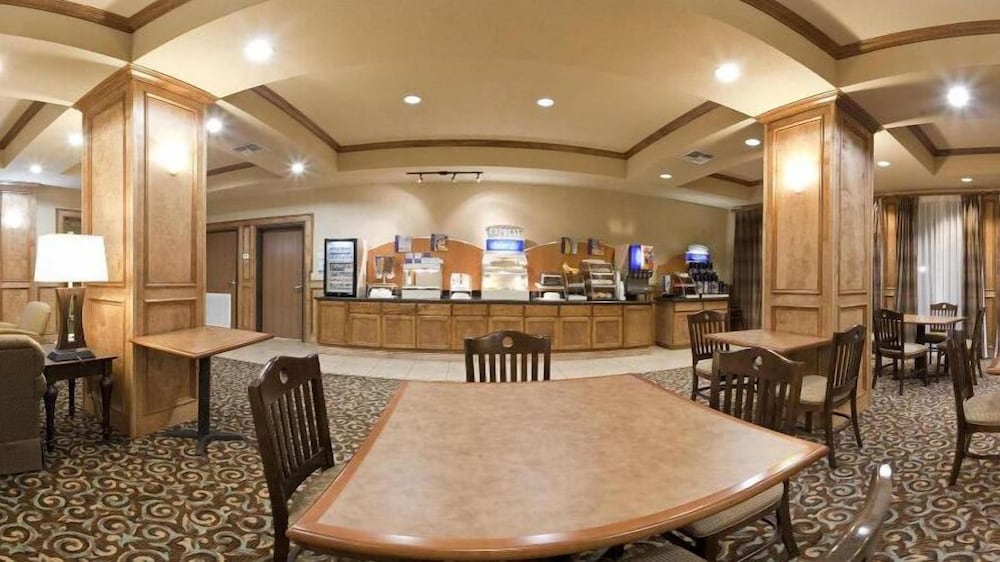 Holiday Inn Express Hotel And Suites Kingsville 9/55