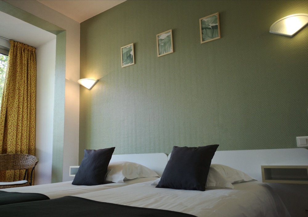 Trianon Hotel 4/36