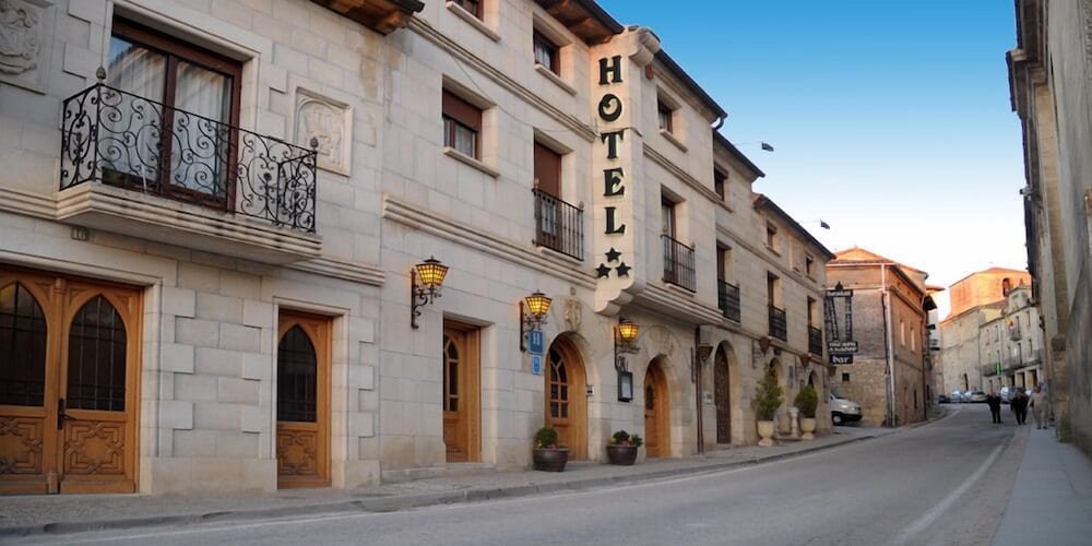 Santo Domingo De Silos Hotel 25/30