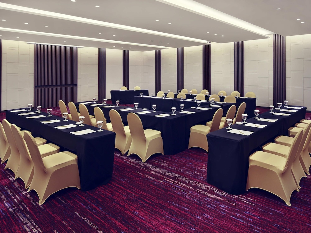 Mercure Karawang 58/66