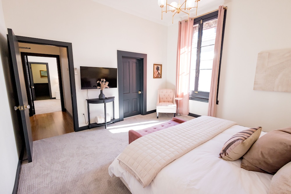 Speakeasy Suites 12/50