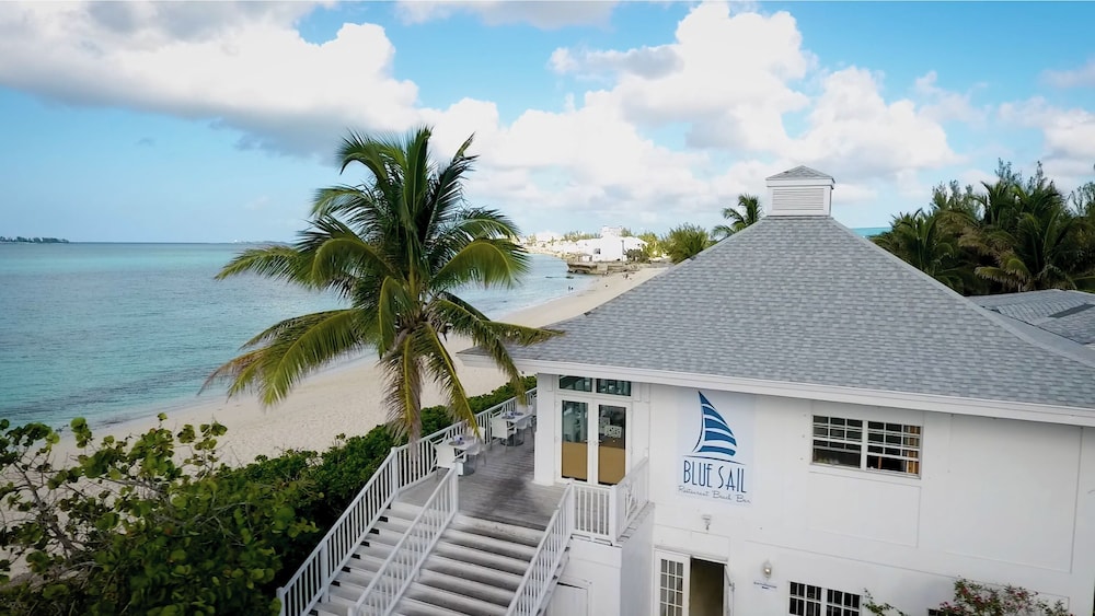 Sandyport Beaches Resort 70/77