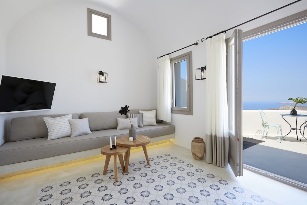 White And Co. La Torre Suites 26/50