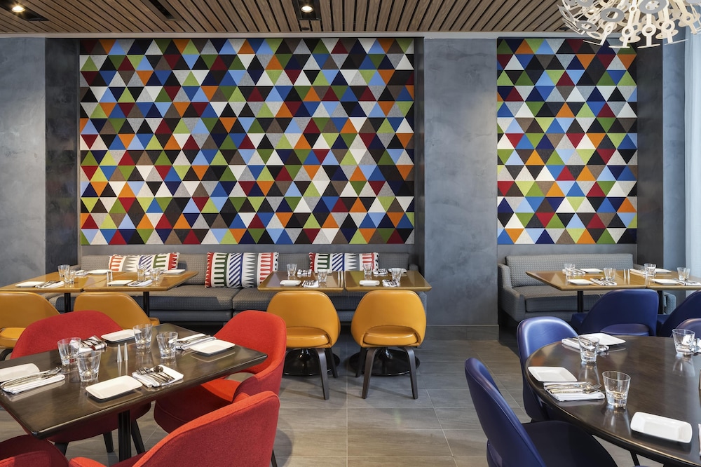 Hyatt Regency Bloomington Minneapolis 48/72