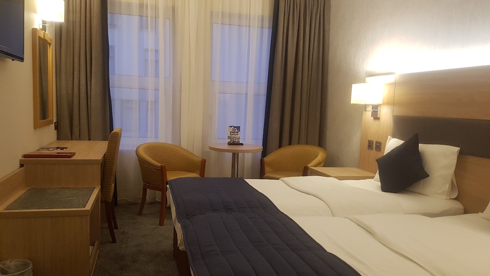 The Empress Hotel 26/64