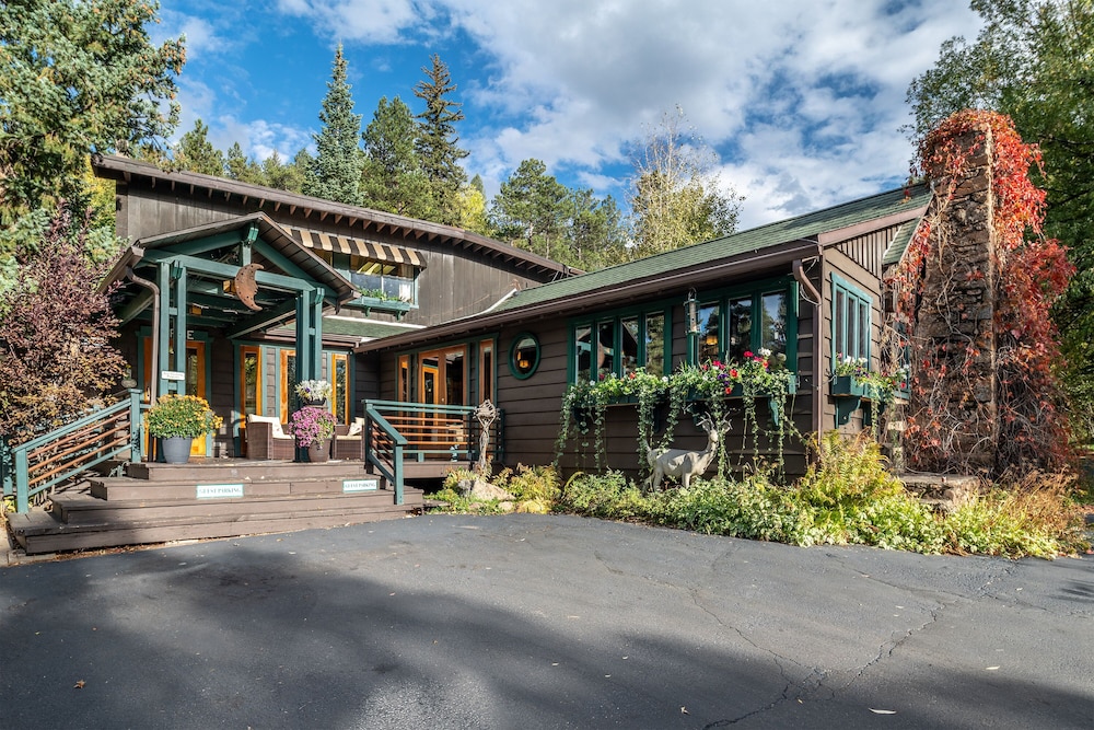 Highland Haven Creekside Inn 42/50