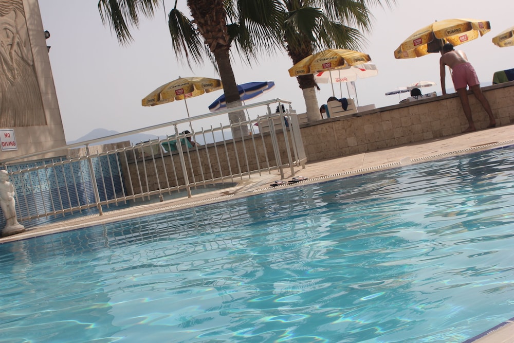 Coastlight Hotel 13/34