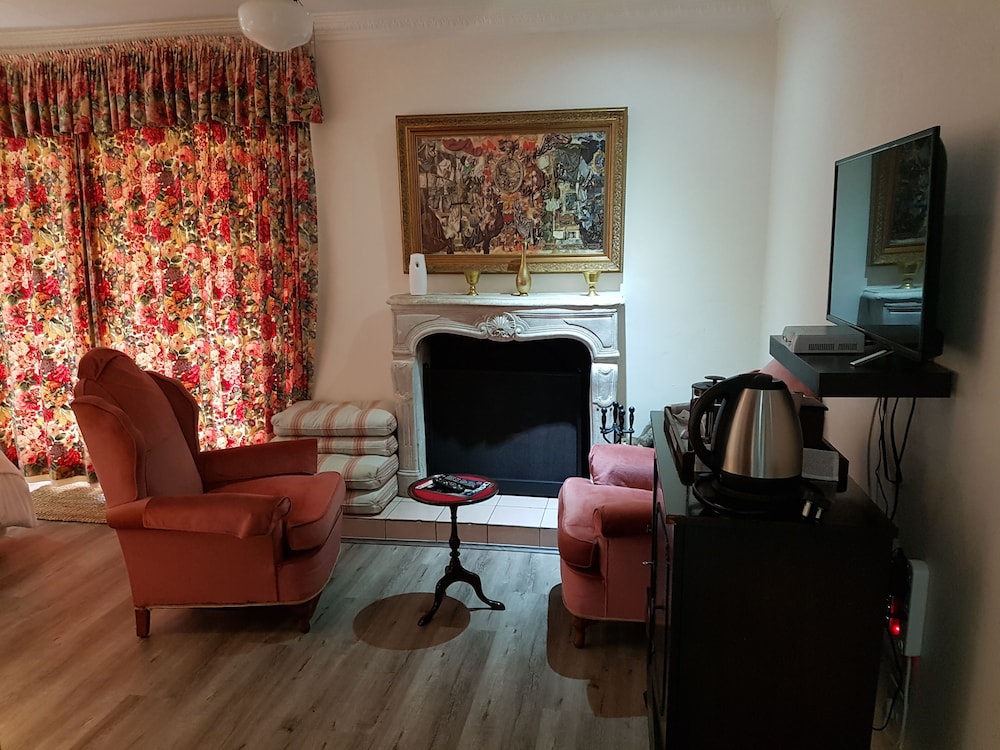 Sherwood's Country House 29/50