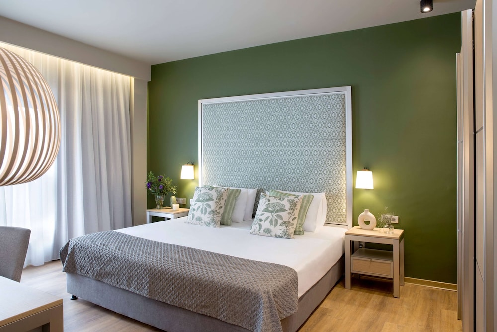 Zeus Essence Bucharest, Trademark Collection by Wyndham 24/65