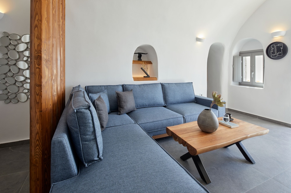 Allure Breeze Suites 57/79