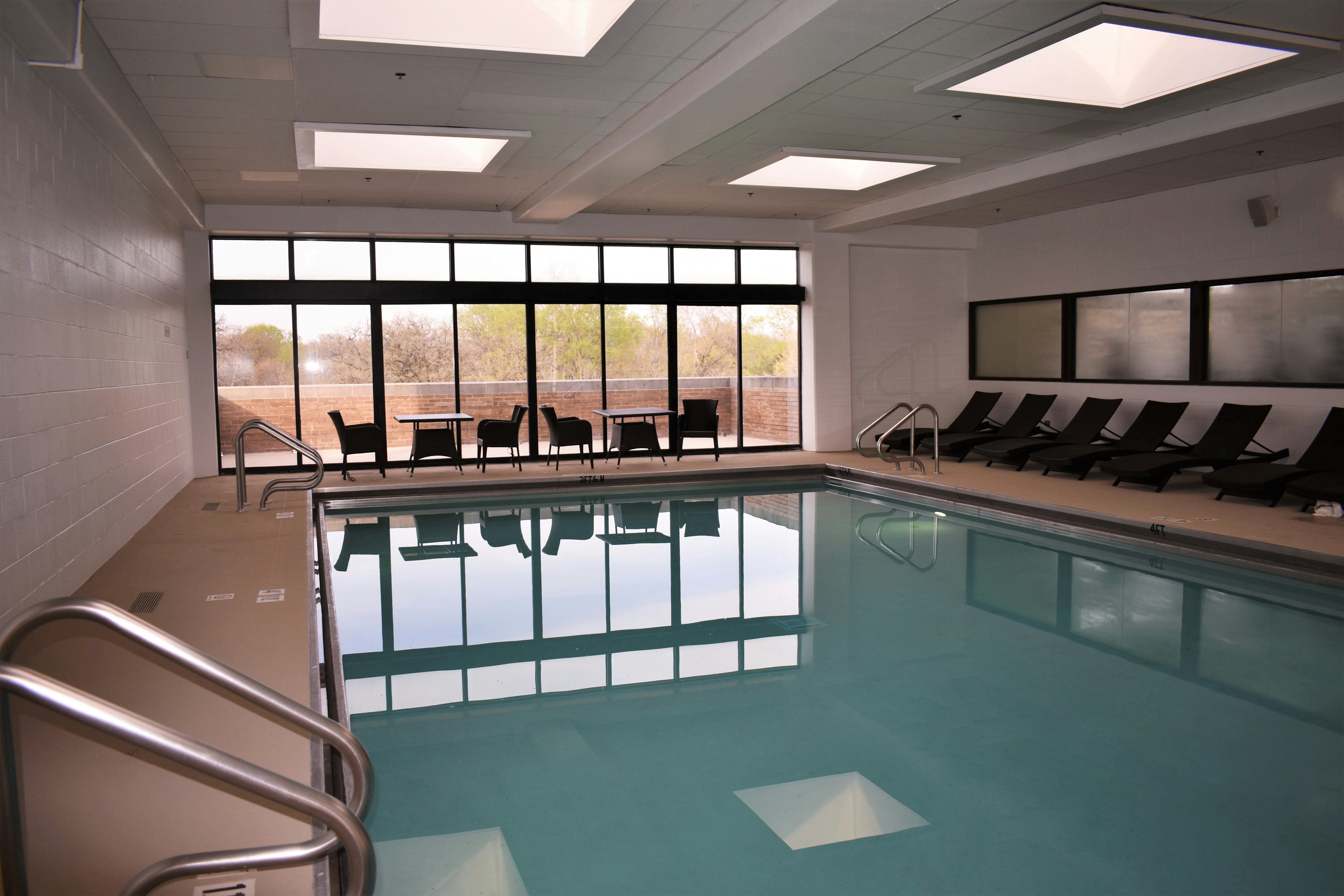 Doubletree By Hilton Chicago Oak Brook 12/32
