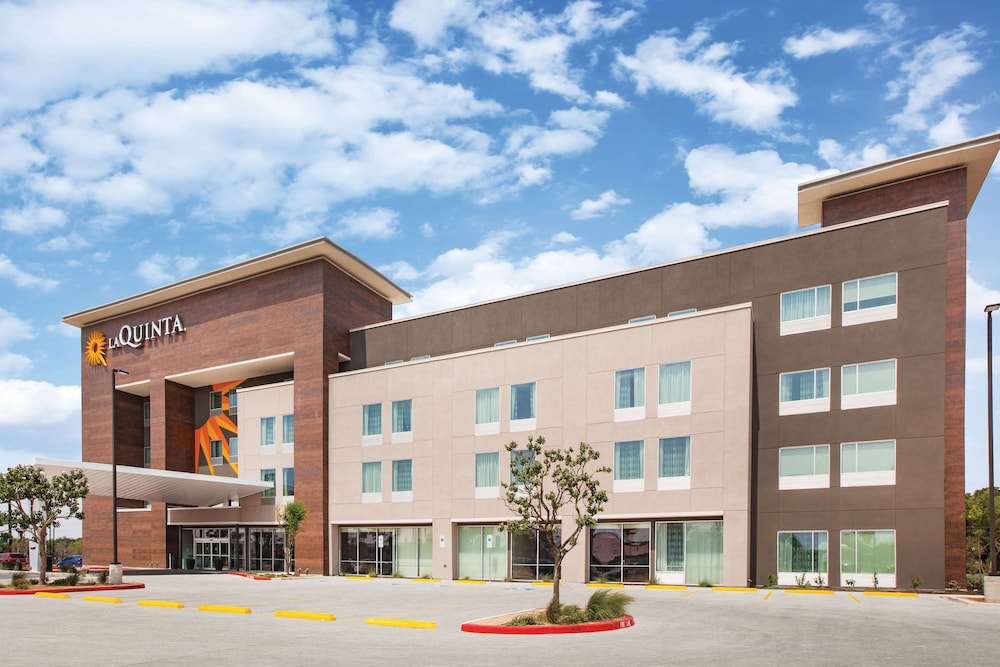 La Quinta Inn & Suites by Wyndham Bardstown 1/19