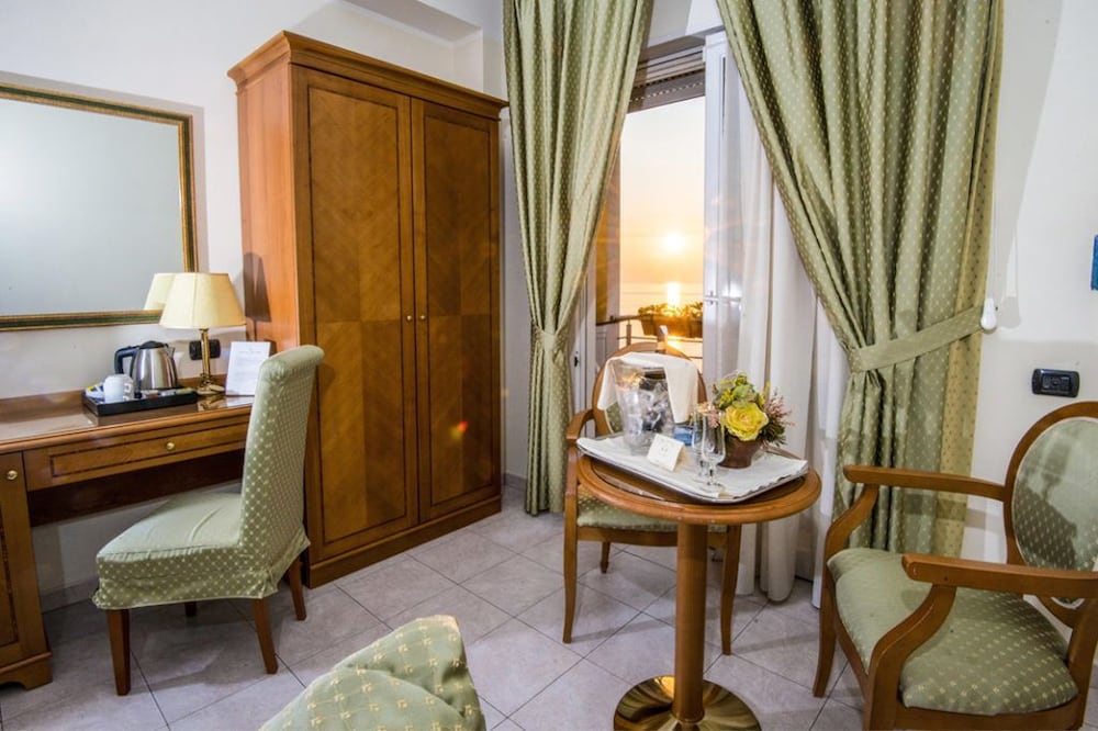 Grand Hotel Victoria 49/56