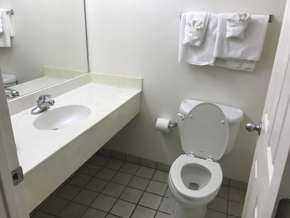 Country Inn Motel 15/45