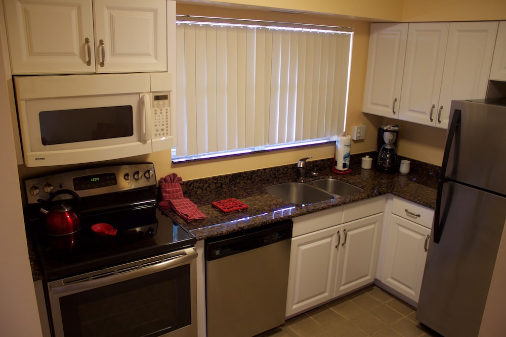 PALM BEACH WATERFRONT SUITES 53/67