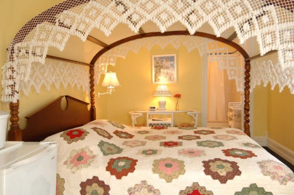 Amsterdams Curry Mansion Inn 9/72