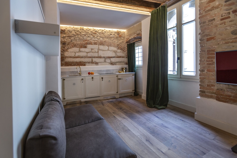 Residenza Palazzo Brenzoni 20/46