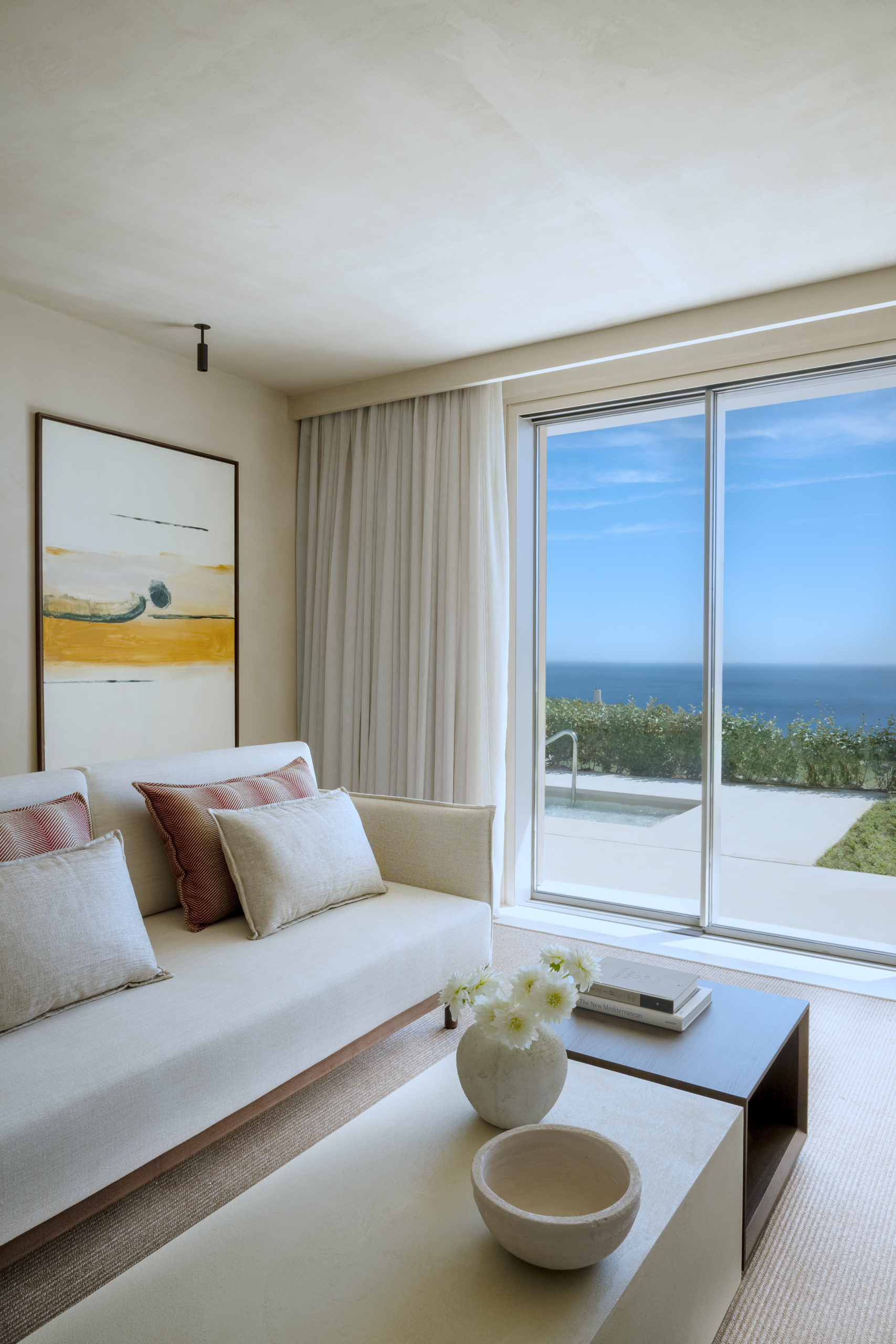 2 Bedrooms, Pool, Suite