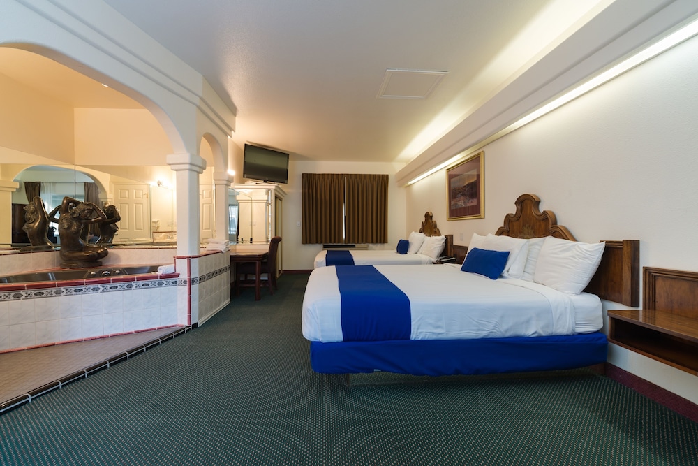 1 BEDROOM, LUXURY, SUITE, JETTED TUB
