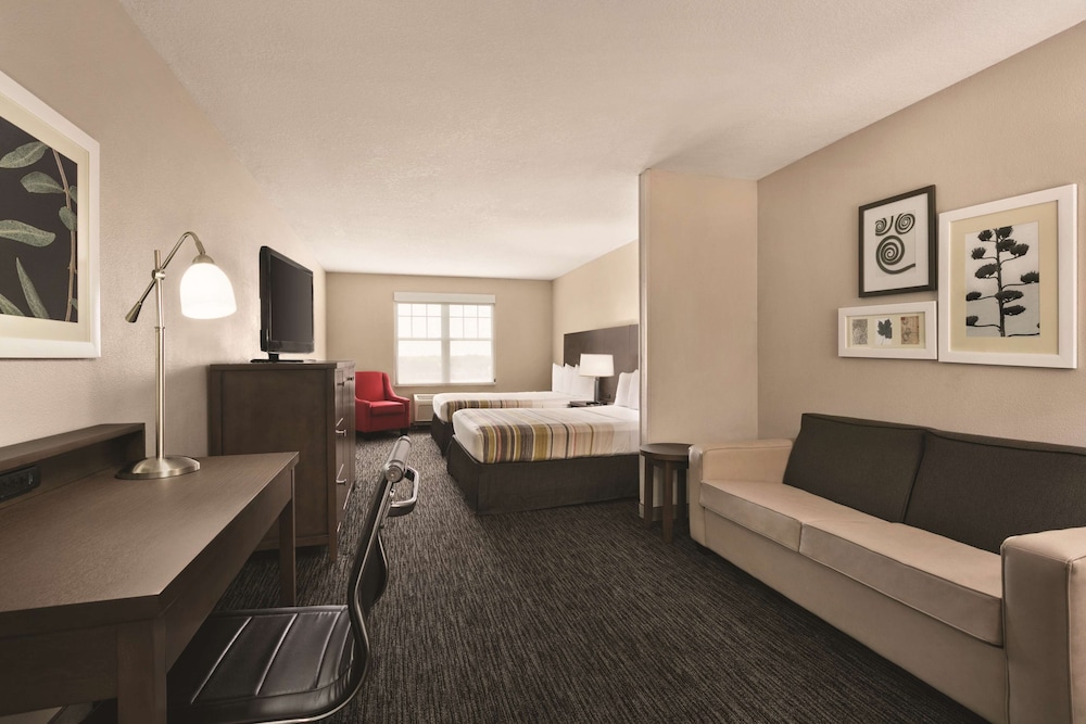 Country Inn and Suites by Radisson Tampa/Brandon FL 32/38