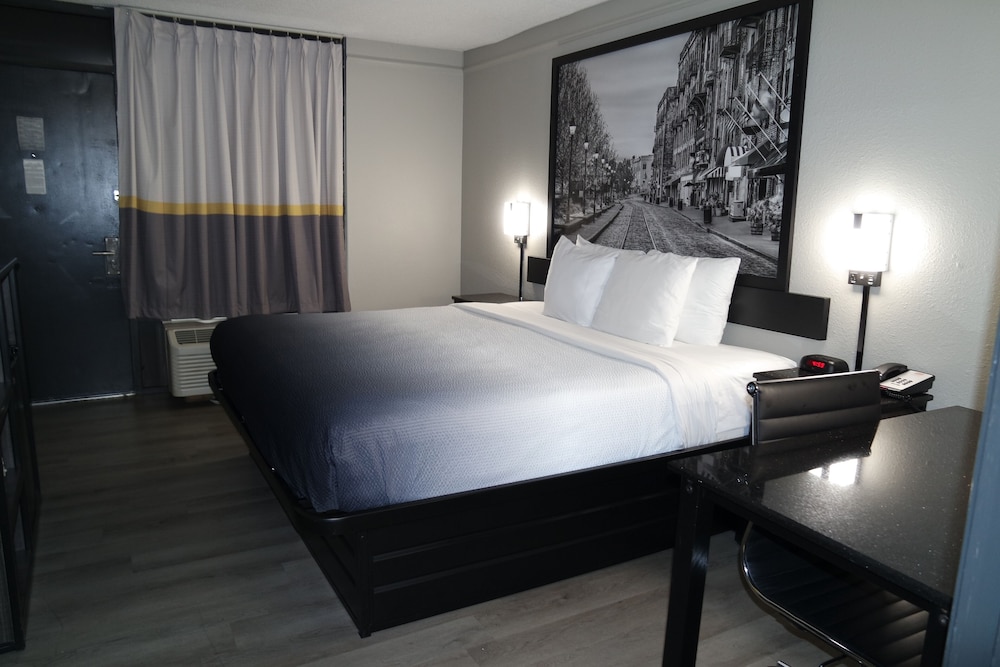 Super 8 by Wyndham Savannah 22/51